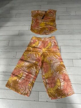 Tahari Yellow Pink Palm leaf print without tags